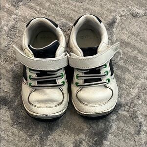Stride Rite toddler Wes sneaker 7XW